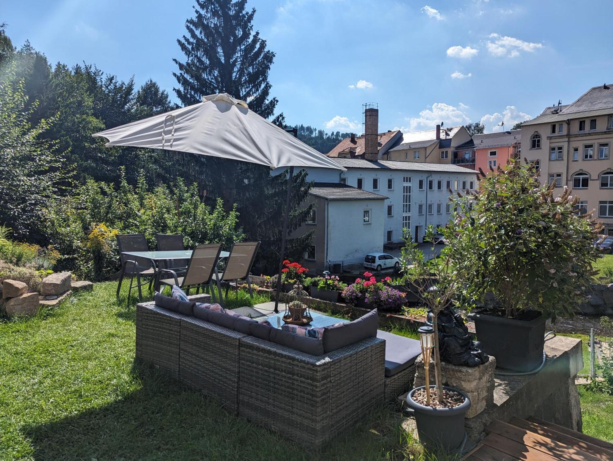 Hw4B - Urlaubsmagie - Zentral Mit Gemeinschaftsgarten, -Pool, -Sauna & Whirlpool Sebnitz Extérieur photo